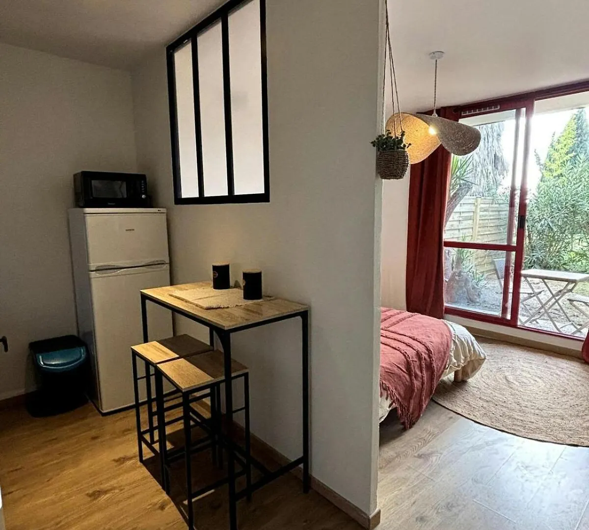 Studio Equipe Clim Jardin Spa Centre Arles A 10Mn 0*,  France